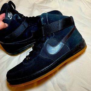 Nike AF1 Black Ultra Mid high sneaker